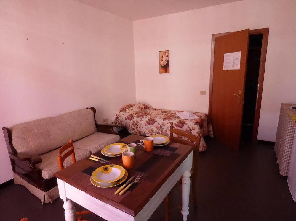 Holiday Matteotti Apartman Montecatini Terme Kültér fotó